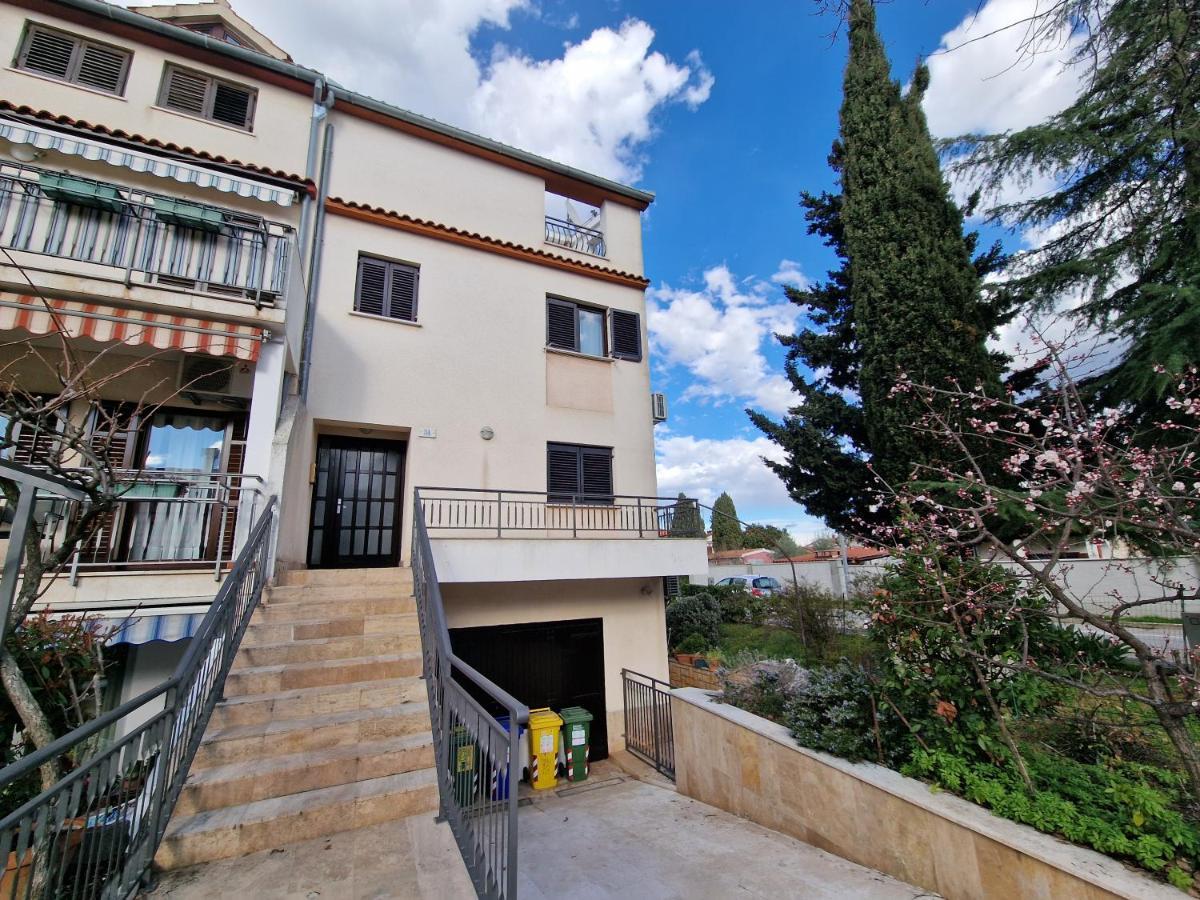 רוביני Apartments Katarina - New Renovated מראה חיצוני תמונה